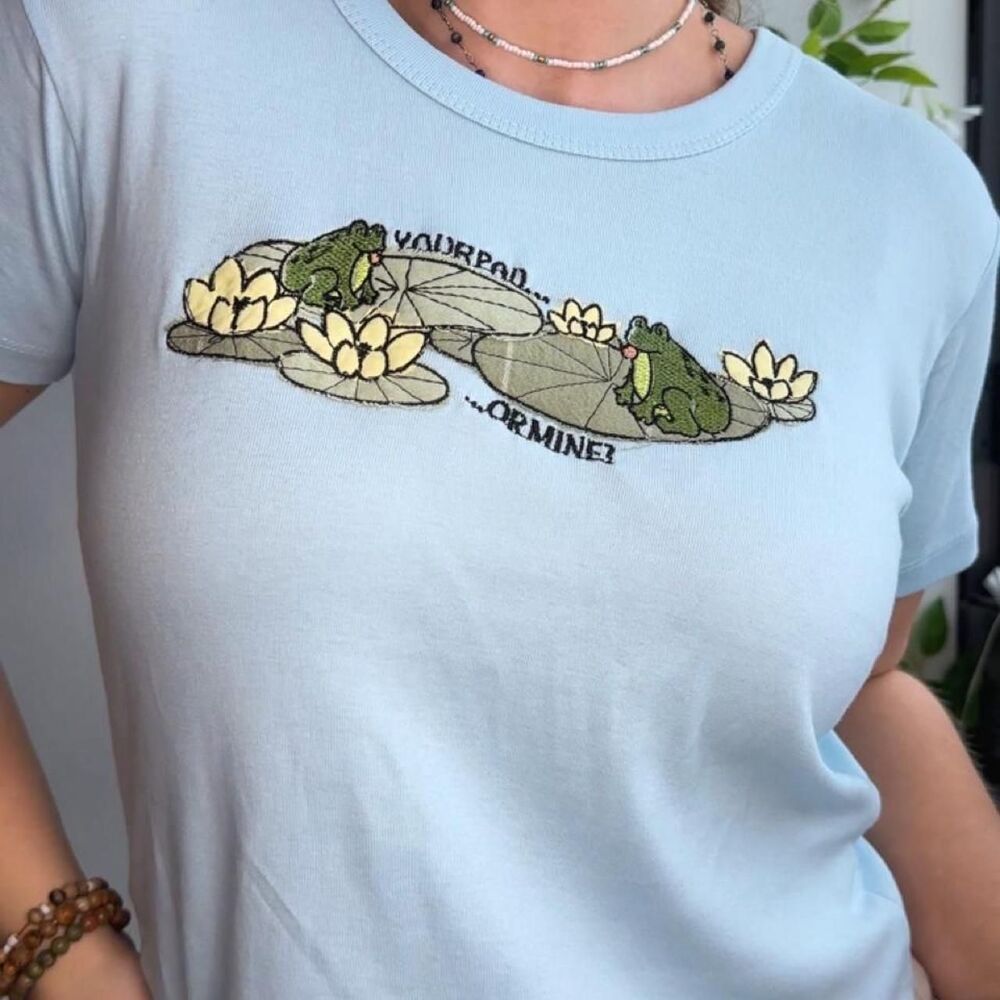 NWT 100% cotton baby blue embroidered frog on lily pads women’s baby tee